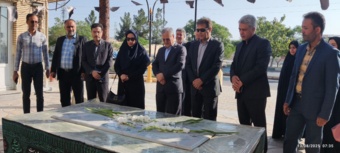 گلباران مزار شهدا توسط معاون وزیر و همراهان