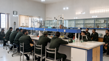 آموزش فرآوری گیاهان دارویی اسانس‌دار به سربازان سمنان